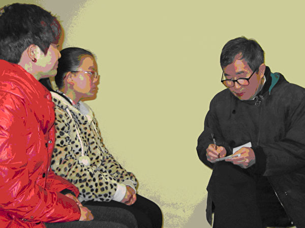 聽取艾滋兒童張鑫的血淚訴說(左為張鑫媽媽)(投書人提供) 聽取艾滋兒童張鑫的血淚訴說(左為張鑫媽媽)(投書人提供)