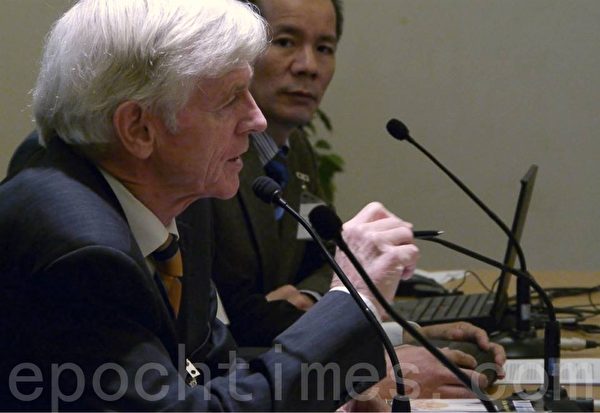 加拿大前內閣成員及亞太司司長大衛•喬高在瑞典議會演講。(攝影:李志賀/大紀元) 加拿大前內閣成員及亞太司司長大衛•喬高在瑞典議會演講。(攝影:李志賀/大紀元)