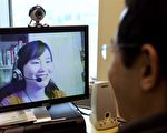一名中文老師通過通訊軟件Skype與學生交流。 (法新社資料圖片)
