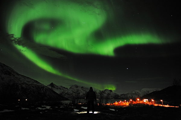 挪威北部特罗姆瑟市近郊的北极光(Rune Stoltz Bertinussen /AFP) 挪威北部特罗姆瑟市近郊的北极光(Rune Stoltz Bertinussen /AFP)
