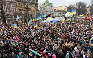 乌克兰30万民众无视禁令再大规模抗议