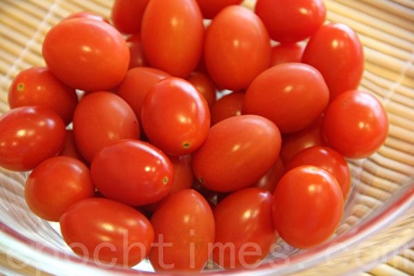 新鲜小番茄cherry tomato(摄影:ALEX/大纪元) 新鲜小番茄cherry tomato(摄影:ALEX/大纪元)