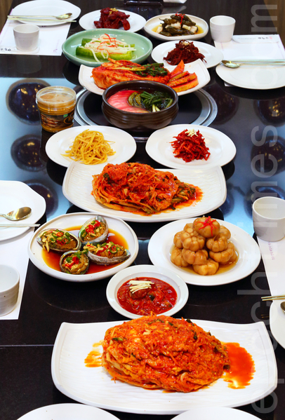 韩国泡菜名人、青曲酱泡菜总统奖获得者金顺德制作的泡菜。(全宇/大纪元) 韩国泡菜名人、青曲酱泡菜总统奖获得者金顺德制作的泡菜。(全宇/大纪元)