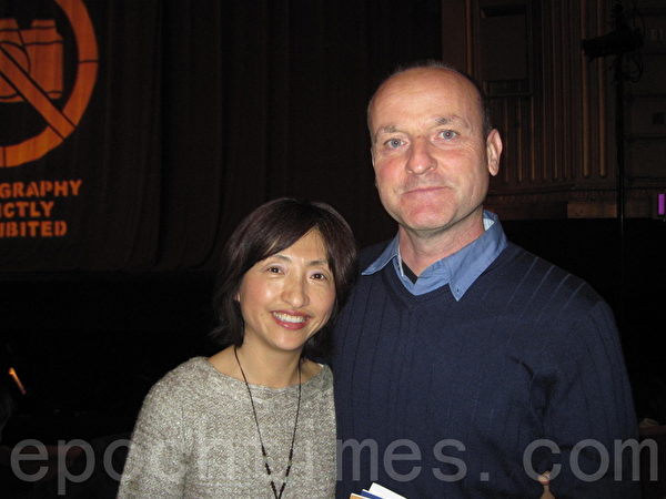 舊金山Miasole公司執行長、擁有15項專利的發明家Ron Rulkens先生與太太。(周容/大紀元) 舊金山Miasole公司執行長、擁有15項專利的發明家Ron Rulkens先生與太太。(周容/大紀元)