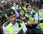 根据新闻媒体显示的经历看,招显聪多次抗议中共暴政、多次被香港警方抓捕、越挫越勇。(潘在殊/大纪元)