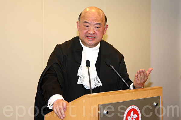 終審法院首席法官馬道立,重申《基本法》賦予本港三權分立,又強調法院判案只會考慮法律原則。(潘在殊/大紀元) 終審法院首席法官馬道立,重申《基本法》賦予本港三權分立,又強調法院判案只會考慮法律原則。(潘在殊/大紀元)