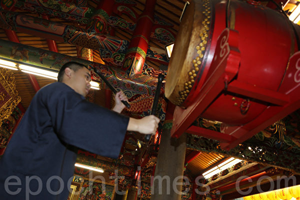 主醮者与陪醮者—恭焚文疏 送表燔燎 钟鼓期鸣。(曾汉东/大纪元) 主醮者与陪醮者—恭焚文疏 送表燔燎 钟鼓期鸣。(曾汉东/大纪元)