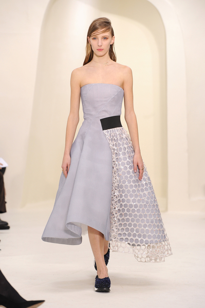 迪奧(Dior)2014年春夏高級定制秀,2014年1月20日於法國巴黎。(Pascal Le Segretain/Getty Images) 迪奧(Dior)2014年春夏高級定制秀,2014年1月20日於法國巴黎。(Pascal Le Segretain/Getty Images)