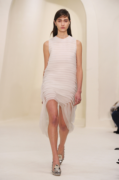 迪奧(Dior)2014年春夏高級定制秀,2014年1月20日於法國巴黎。(Pascal Le Segretain/Getty Images) 迪奧(Dior)2014年春夏高級定制秀,2014年1月20日於法國巴黎。(Pascal Le Segretain/Getty Images)
