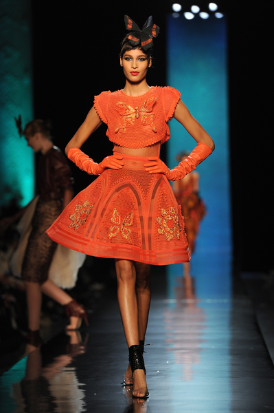 讓-保羅•高緹耶(Jean Paul Gaultier)2014年春夏高級定制秀,2014年1月22日於法國巴黎。(Pascal Le Segretain/Getty Images) 讓-保羅•高緹耶(Jean Paul Gaultier)2014年春夏高級定制秀,2014年1月22日於法國巴黎。(Pascal Le Segretain/Getty Images)