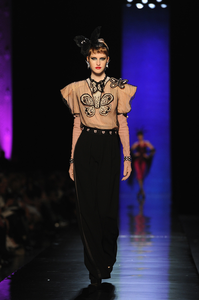 讓-保羅•高緹耶(Jean Paul Gaultier)2014年春夏高級定制秀,2014年1月22日於法國巴黎。(Pascal Le Segretain/Getty Images) 讓-保羅•高緹耶(Jean Paul Gaultier)2014年春夏高級定制秀,2014年1月22日於法國巴黎。(Pascal Le Segretain/Getty Images)