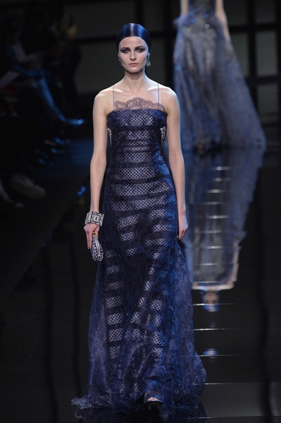 乔治·阿玛尼(Giorgio Armani)2014年春夏高级定制秀,2014年1月21日於巴黎。(MIGUEL MEDINA/AFP/Getty Images) 乔治·阿玛尼(Giorgio Armani)2014年春夏高级定制秀,2014年1月21日於巴黎。(MIGUEL MEDINA/AFP/Getty Images)