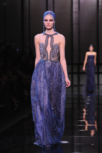 乔治·阿玛尼(Giorgio Armani)2014年春夏高级定制秀,2014年1月21日於巴黎。(Pascal Le Segretain/Getty Images) 乔治·阿玛尼(Giorgio Armani)2014年春夏高级定制秀,2014年1月21日於巴黎。(Pascal Le Segretain/Getty Images)