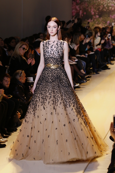Zuhair Murad 2014年春夏高級定制秀,2014年1月23日於法國巴黎。(PATRICK KOVARIK/AFP/Getty Images) Zuhair Murad 2014年春夏高級定制秀,2014年1月23日於法國巴黎。(PATRICK KOVARIK/AFP/Getty Images)