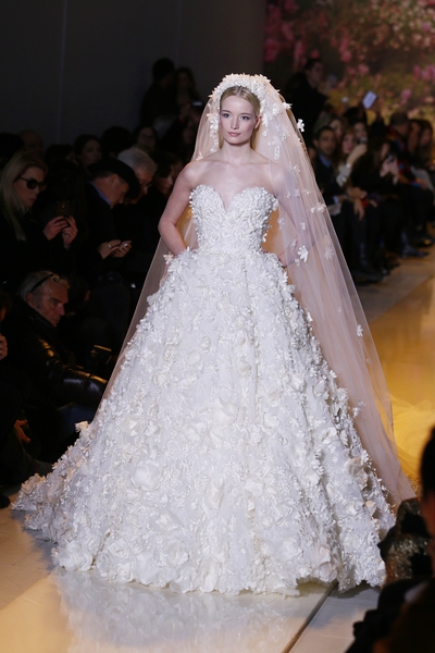 Zuhair Murad 2014年春夏高級定制秀,2014年1月23日於法國巴黎。(PATRICK KOVARIK/AFP/Getty Images) Zuhair Murad 2014年春夏高級定制秀,2014年1月23日於法國巴黎。(PATRICK KOVARIK/AFP/Getty Images)