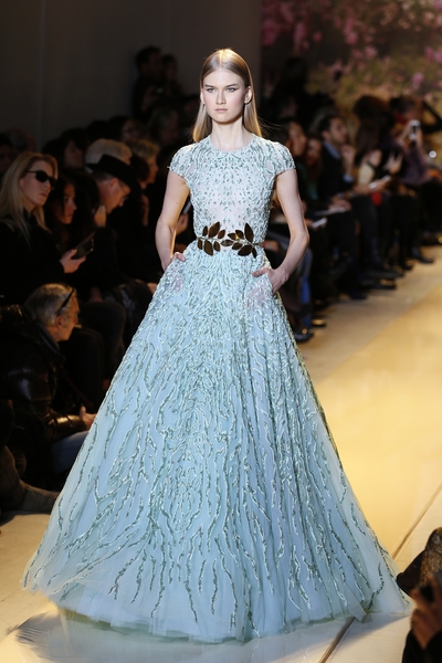 Zuhair Murad 2014年春夏高級定制秀,2014年1月23日於法國巴黎。(PATRICK KOVARIK/AFP/Getty Images) Zuhair Murad 2014年春夏高級定制秀,2014年1月23日於法國巴黎。(PATRICK KOVARIK/AFP/Getty Images)