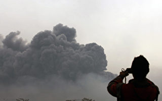 印尼火山喷发2死  多地列警戒