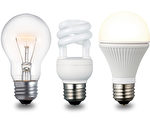 今年年底，白炽灯泡将退出加拿大历史舞台。从左到右，图为白炽灯泡，CFL节能灯和LED发光二级管灯泡。（fotolia）