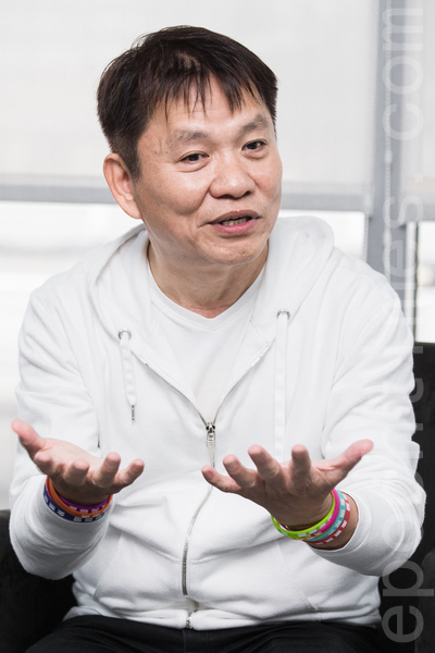 王品餐飲集團董事長戴勝益接受周刊專訪,指出好餐廳沒有殘障標誌,惹來一片爭議聲浪。(陳柏州 /大紀元) 王品餐飲集團董事長戴勝益接受周刊專訪,指出好餐廳沒有殘障標誌,惹來一片爭議聲浪。(陳柏州 /大紀元)
