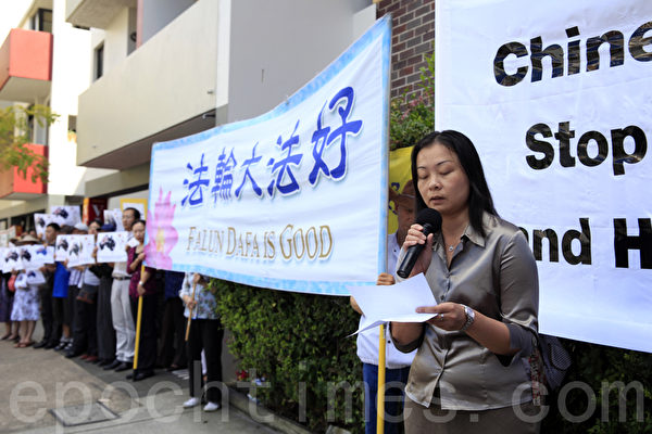 陳京曉女士連續7年看神韻,她表示神韻是一場完全沒有黨文化的,純善、純美的演出。(袁麗/大紀元) 陳京曉女士連續7年看神韻,她表示神韻是一場完全沒有黨文化的,純善、純美的演出。(袁麗/大紀元)