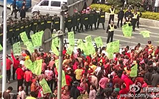 組圖：福建上千村民圍堵公安局區政府遊行抗議