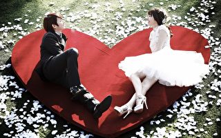 郭雪芙与金希澈拍《我结》公开甜蜜婚照