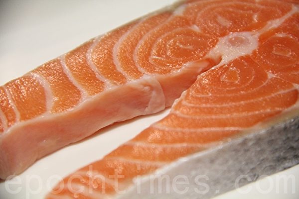 品质良好的鲑鱼，油脂饱满且分布均匀(摄影：ALEX/大纪元)