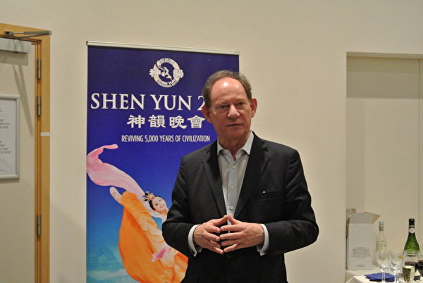 歐洲議會副主席愛德華•麥克米蘭-斯考特發信支持神韻(蕭然/大紀元) 歐洲議會副主席愛德華•麥克米蘭-斯考特發信支持神韻(蕭然/大紀元)