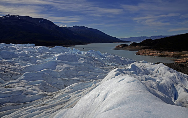 阿根廷冰川国家公园内的莫雷诺冰川。（MARIO GOLDMAN／AFP）