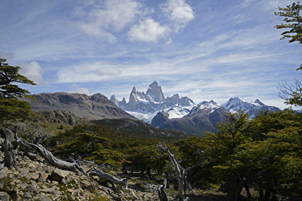 阿根廷El Chalten镇附近的菲茨罗伊山。（MARIO GOLDMAN／AFP）