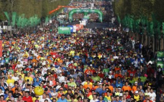 巴黎第38屆馬拉松「慈善跑」受歡迎