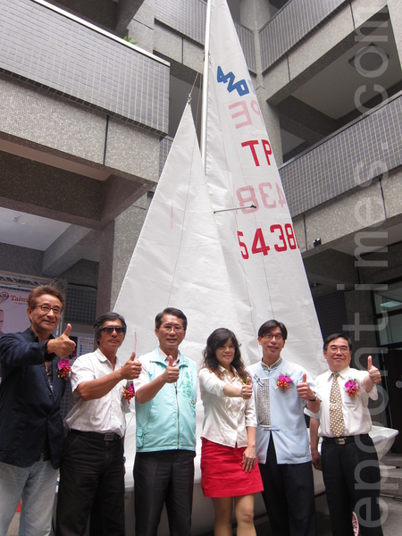 鹏管处15日在屏县府举办记者会,宣布2014年大鹏湾帆船系列活动正式开跑。(摄影:简惠敏/大纪元) 鹏管处15日在屏县府举办记者会,宣布2014年大鹏湾帆船系列活动正式开跑。(摄影:简惠敏/大纪元)