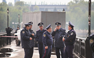 东乌克兰近失控 警察任民兵占领政府