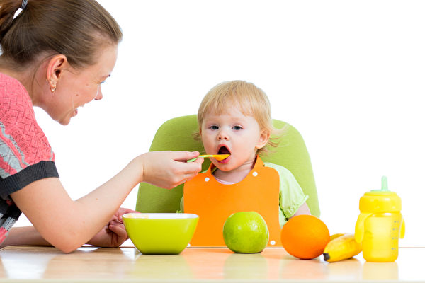 孕妇在怀孕时多吃健康蔬果,将来宝宝也会喜欢吃蔬果。(Fotolia) 孕妇在怀孕时多吃健康蔬果,将来宝宝也会喜欢吃蔬果。(Fotolia)