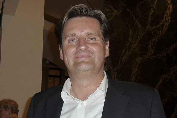 財務顧問Ralf Kern表示,神韻超過了他的期待。(Nina Hamrle/大紀元) 財務顧問Ralf Kern表示,神韻超過了他的期待。(Nina Hamrle/大紀元)