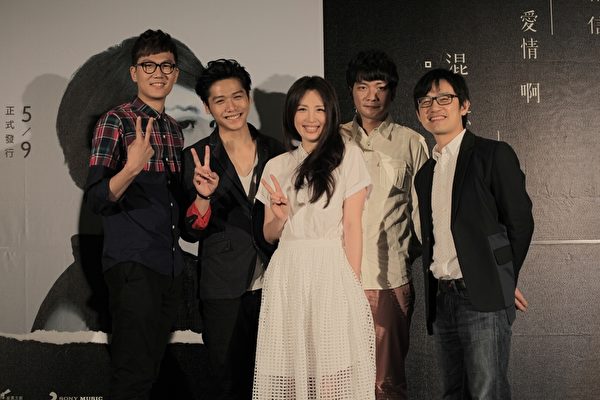 左起為:宇宙人樂團主唱小玉、藝人蔡旻佑、歌手魏如萱、獨立音樂人黃玠、製作人陳建騏。(添翼創越提供) 左起為:宇宙人樂團主唱小玉、藝人蔡旻佑、歌手魏如萱、獨立音樂人黃玠、製作人陳建騏。(添翼創越提供)