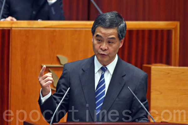 香港特首梁振英突改变态度,罕见驳斥同为江派媒体《环球时报》言论。有消息称梁听命中南海现任当局。在敏感时刻江派内部公开翻脸,令外界关注。图为梁振英5月22日出席立法会答问大会(潘在殊/大纪元) 香港特首梁振英突改变态度,罕见驳斥同为江派媒体《环球时报》言论。有消息称梁听命中南海现任当局。在敏感时刻江派内部公开翻脸,令外界关注。图为梁振英5月22日出席立法会答问大会(潘在殊/大纪元)