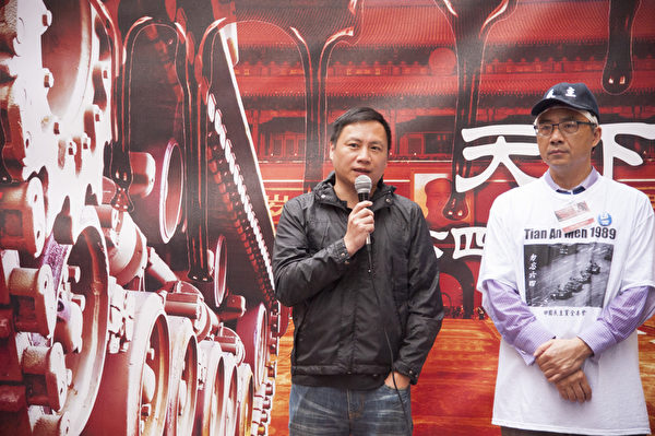 紐約民眾時代廣場集會,紀念89「六四」中共北京天安門廣場屠殺學生25週年,抗議中共暴政。六四學生領袖王丹發言。(戴兵/大紀元) 紐約民眾時代廣場集會,紀念89「六四」中共北京天安門廣場屠殺學生25週年,抗議中共暴政。六四學生領袖王丹發言。(戴兵/大紀元)
