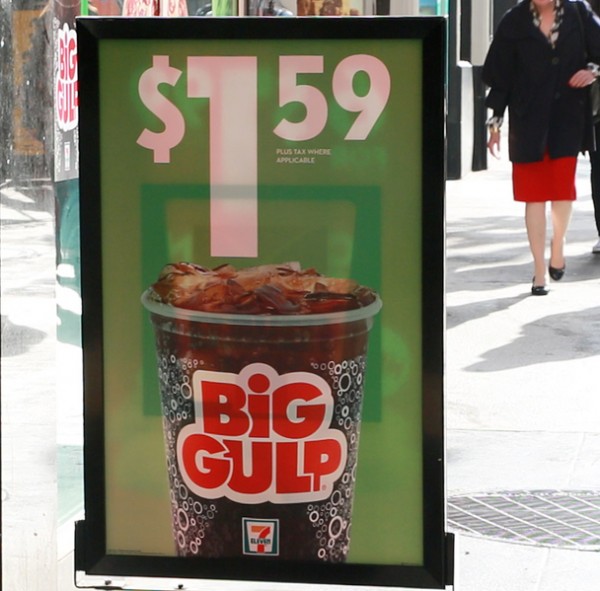 7-11便利店的大杯汽水只要1.59元。(林驍然/大紀元) 7-11便利店的大杯汽水只要1.59元。(林驍然/大紀元)