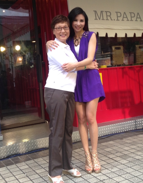 林凡妈妈现身音乐会挺女儿。(滚石音乐提供) 林凡妈妈现身音乐会挺女儿。(滚石音乐提供)