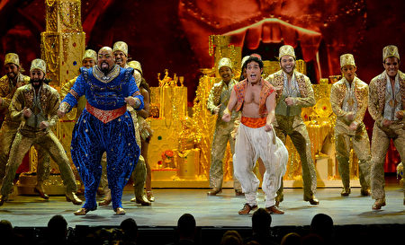 音乐剧《阿拉丁》在表演。(Theo Wargo/Getty Images for Tony Awards Productions)