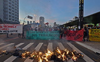 巴西地铁罢工暂停 总统怕被嘘缺席开幕式