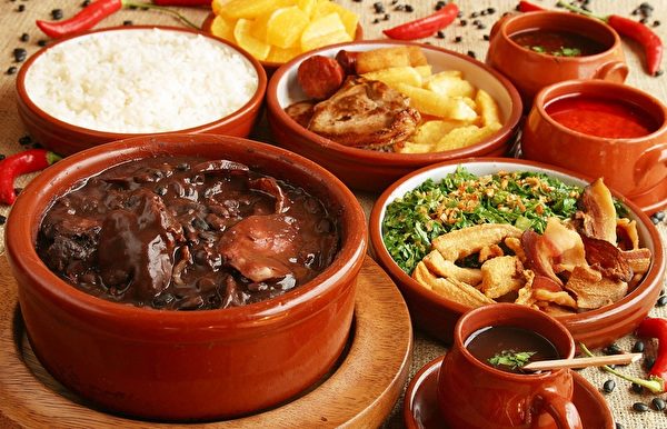 豆子炖肉(Feijoada)是巴西热门的传统美食 豆子炖肉(Feijoada)是巴西热门的传统美食