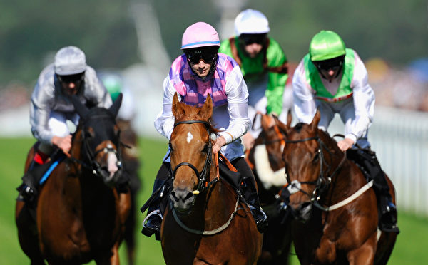 2014年6月21日,皇家賽馬週第五天的比賽。(Alan Crowhurst/Getty Images for Ascot Racecourse) 2014年6月21日,皇家賽馬週第五天的比賽。(Alan Crowhurst/Getty Images for Ascot Racecourse)