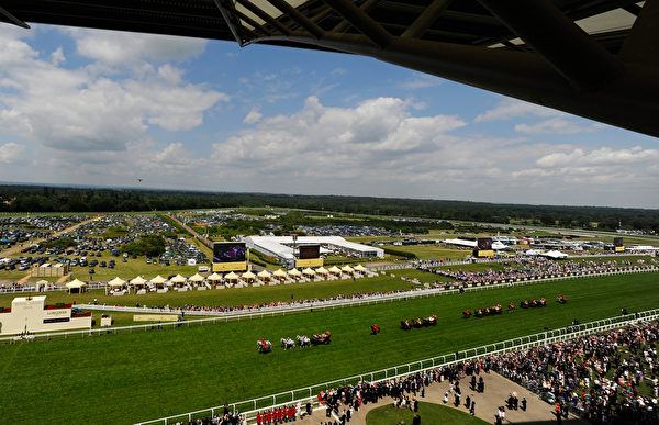 從阿斯科特賽馬場看台瞭望賽場(Alan Crowhurst/Getty Images for Ascot Racecourse) 從阿斯科特賽馬場看台瞭望賽場(Alan Crowhurst/Getty Images for Ascot Racecourse)