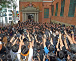 香港法律界创纪录 千八人黑衣游行拒白皮书