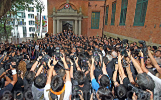 香港法律界創紀錄 千八人黑衣遊行拒白皮書