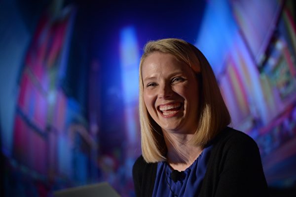 首席执行长梅耶尔(Marissa Mayer)上任一年多以来,雅虎新闻不断,媒体曝光率大增,股价也上涨70%以上,但还没太多迹象显示这家老牌网络公司即将彻底翻身。资料图片。(Emmanuel Dunand/AFP) 首席执行长梅耶尔(Marissa Mayer)上任一年多以来,雅虎新闻不断,媒体曝光率大增,股价也上涨70%以上,但还没太多迹象显示这家老牌网络公司即将彻底翻身。资料图片。(Emmanuel Dunand/AFP)