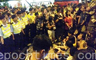 组图：七一游行后香港占中 警方粗暴清场拘511人