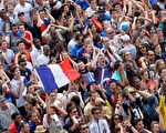 法国输球了 球迷流泪 没有埋怨